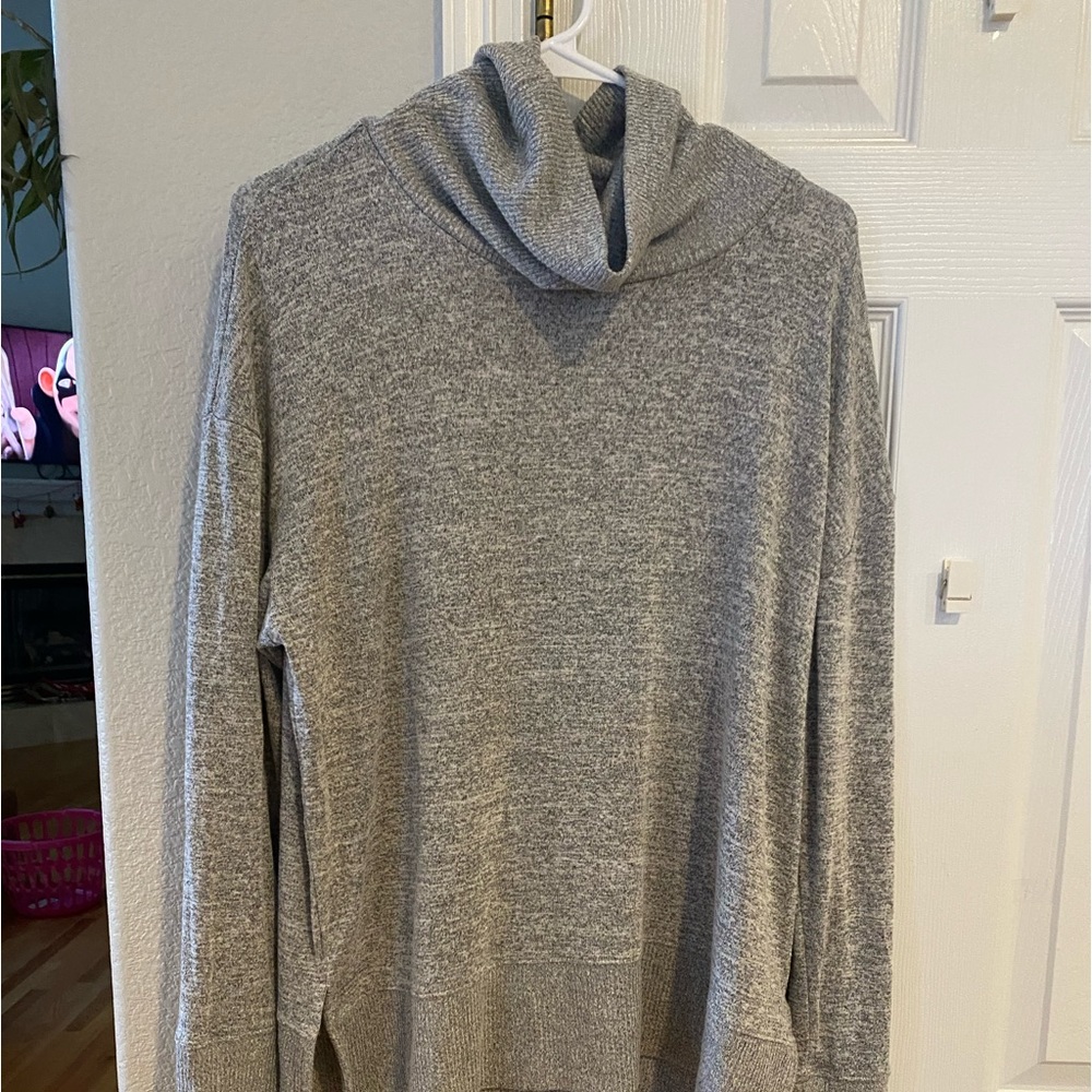 Women’s GAP gray cowl neck sweater size Large- like new